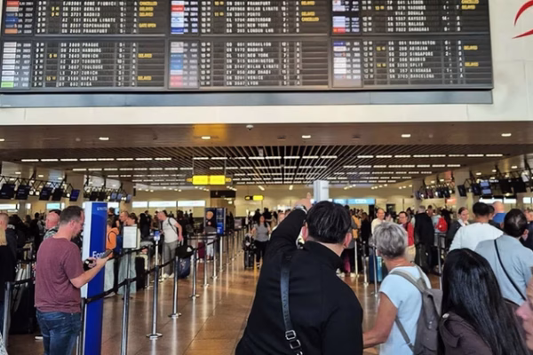 Aeroportet në Europë goditen nga sulme kibernetike dhe kaos fluturimesh