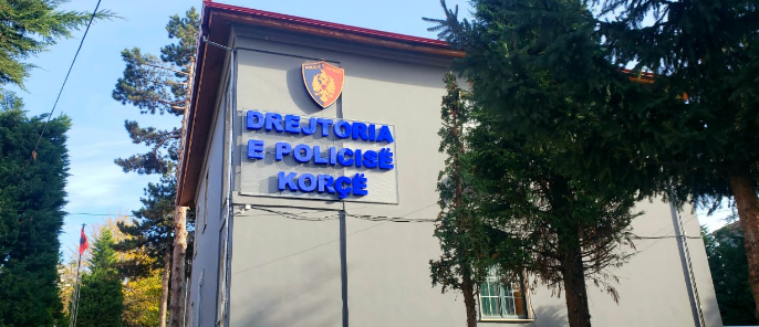 18 — Korçë, gruaja plagos burrin, e godet me hekur në kokë