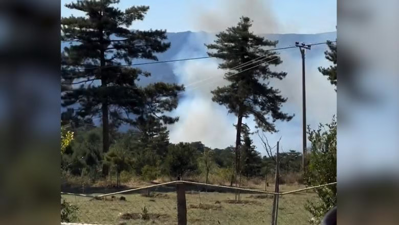 Zjarr në Bulçar, dy helikopterë të Ministrisë së Mbrojtjes në ndihmë