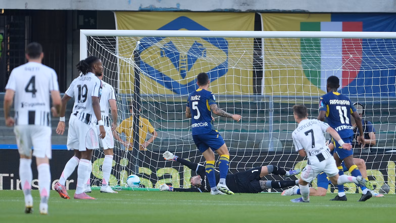 Juventus barazon me Veronën, Zhegrova luan pak minuta