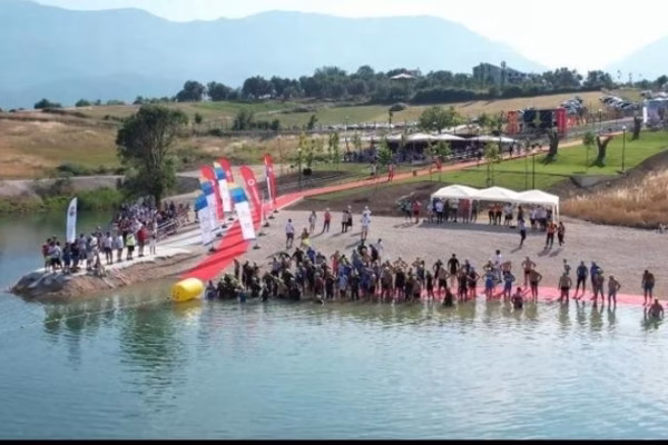 Tirana organizon “Triathlon”, kufizime në qarkullimin e automjeteve