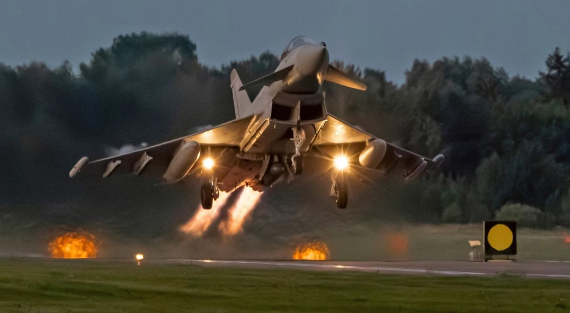 Aeroplanët luftarakë britanikë fluturojnë mbi Poloni për NATO-n