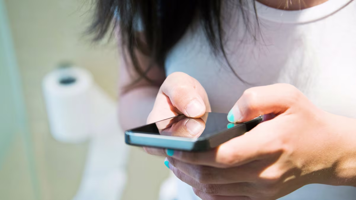 Përdorimi: i telefonit gjatë jashtëqitjes rrit ndjeshëm…