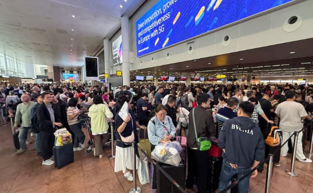 Sulmi kibernetik paralizon aeroportet evropiane, fluturime të anuluara