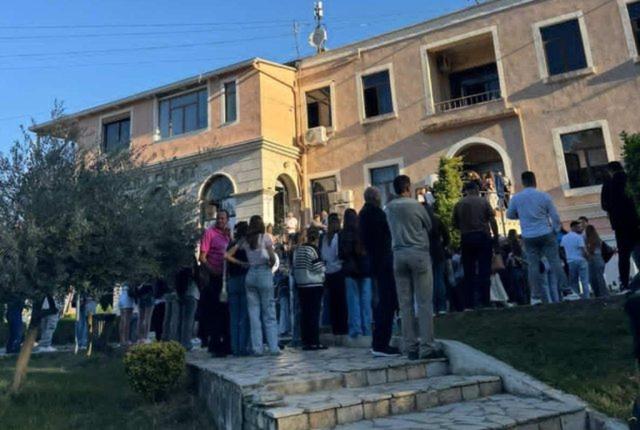 Drejtoria: e Konvikteve lë në radhë studentët për…