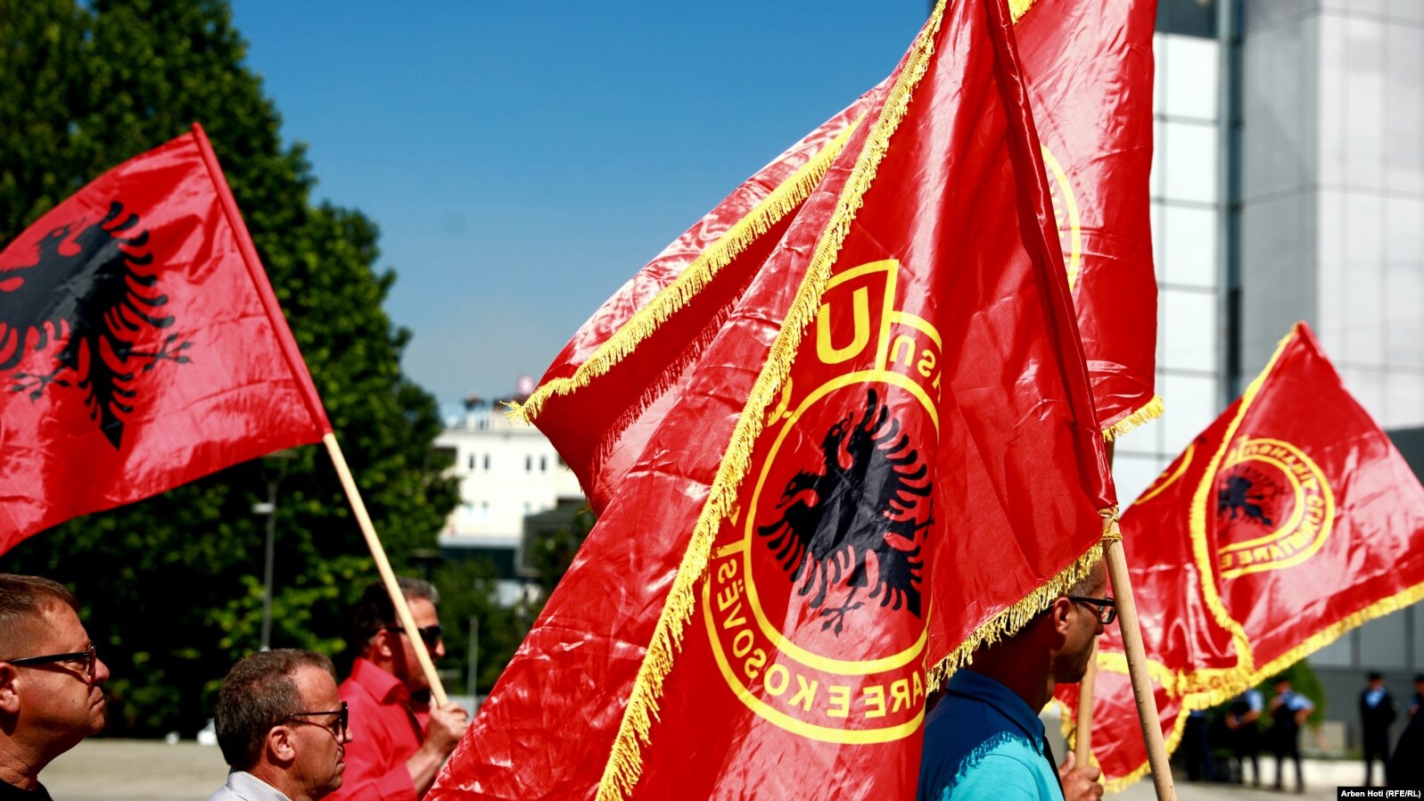 Ivica Daçiq: Serbia thotë se ka arrestuar një shtetas shqiptar pasi iu gjetën flamuj të…