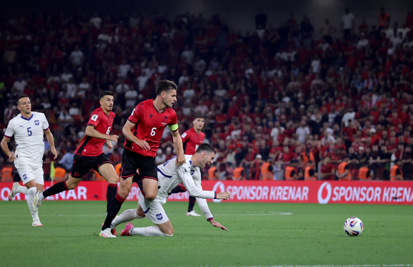 Shqipëri Dy: Dy oficerë sigurie në Leskovc, FIFA me “sytë” tek Serbi-Shqipëri