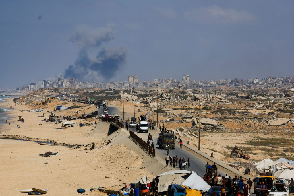 Donald Trump: Izraeli lëshon ‘paralajmërimin e fundit’ për banorët e Gazës që të largohen