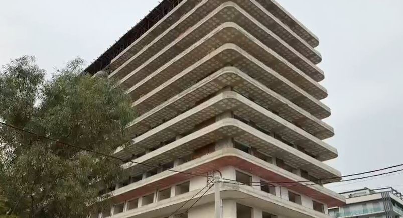 Bie nga lartësia e ndërtesës ku po punonte, humb jetën 36-vjeçari në Lezhë