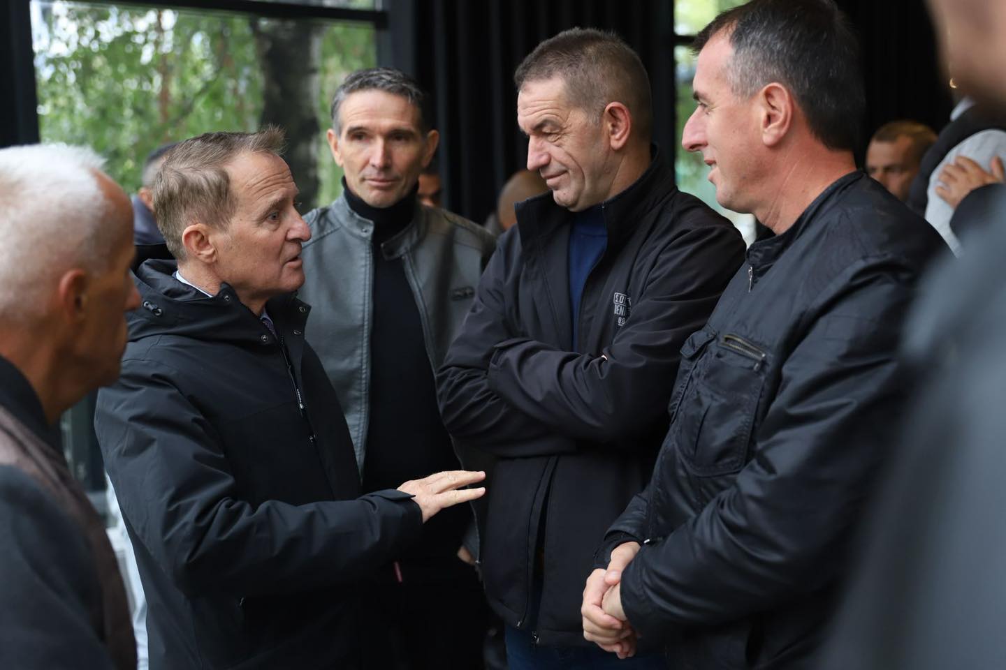 Ferit Idrizi: Ferit Idrizi takon fermerët vushtrrias i njofton për rritjen e…