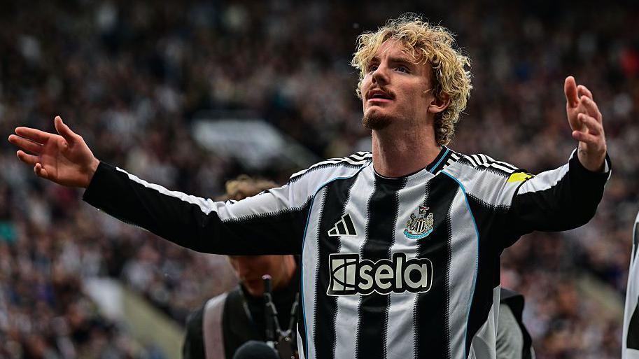 Newcastle Sulmuesi: Woltemade futet në historinë e Newcastle