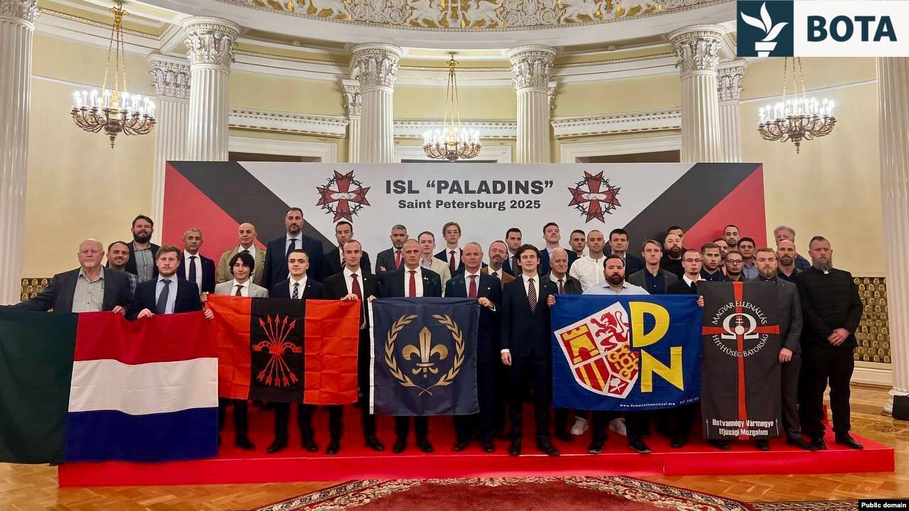 Rusi Anëtari: Anëtari i këshillit të qytetit gjerman nga AfD-mori pjesë në një forum të…