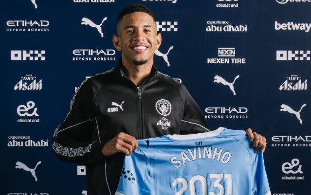 Manchester City: Manchester City e ”blindon” Savinhon me kontratën e re