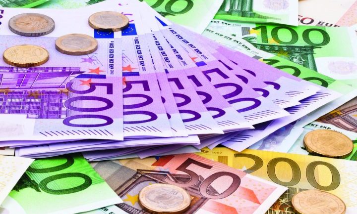 Këmbimi valutor 4 tetor/ Me sa blihen e shiten dollari dhe euro, ndodh me monedhat e…