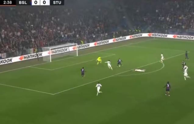 Albian Ajeti: Albian Ajeti realizon gol të bukur ndaj Stuttgartit
