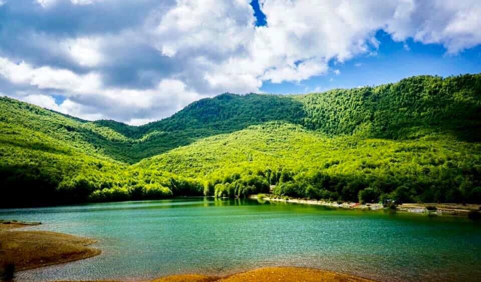 Librazhd Një: Çifti zviceran humb në Parkun e Shebenikut në Librazhd