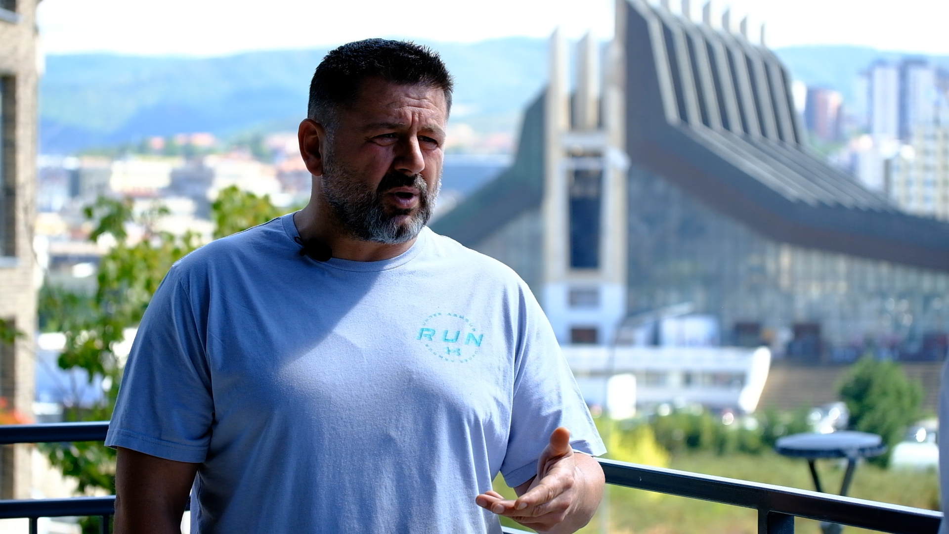 Bekë Berisha me mesazh sensibilizues për Muajin Rozë: “Nuk jeni vetëm në këtë…