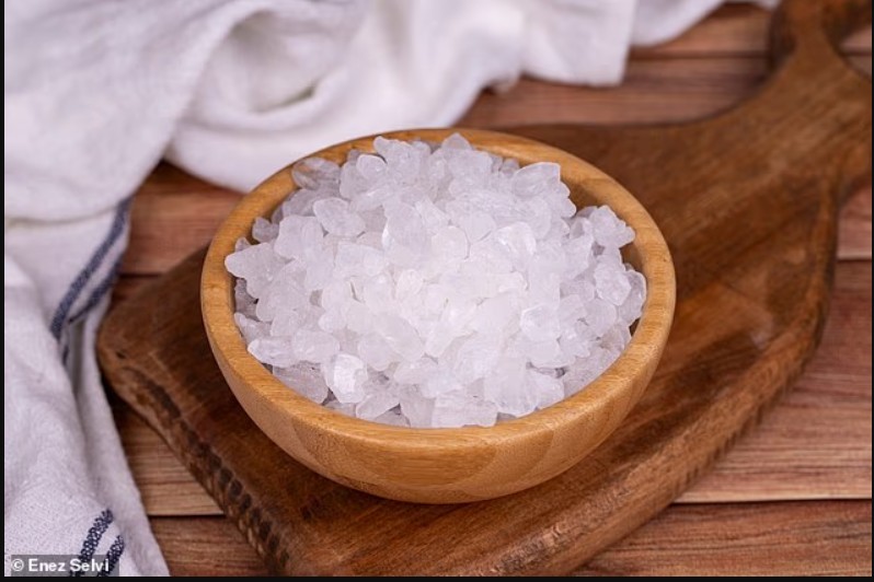 Andy Ellis: Britanikët këshillohen të vendosin një tas me kripë në pragun e dritares këtë…