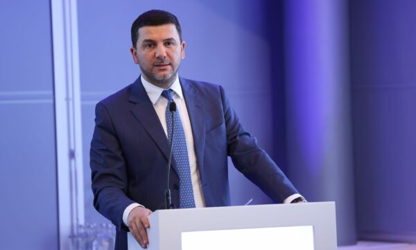 Partisë Demokratike: “Shqiptarët në këmbë për drejtësi!”, Krasniqi thirrje për…