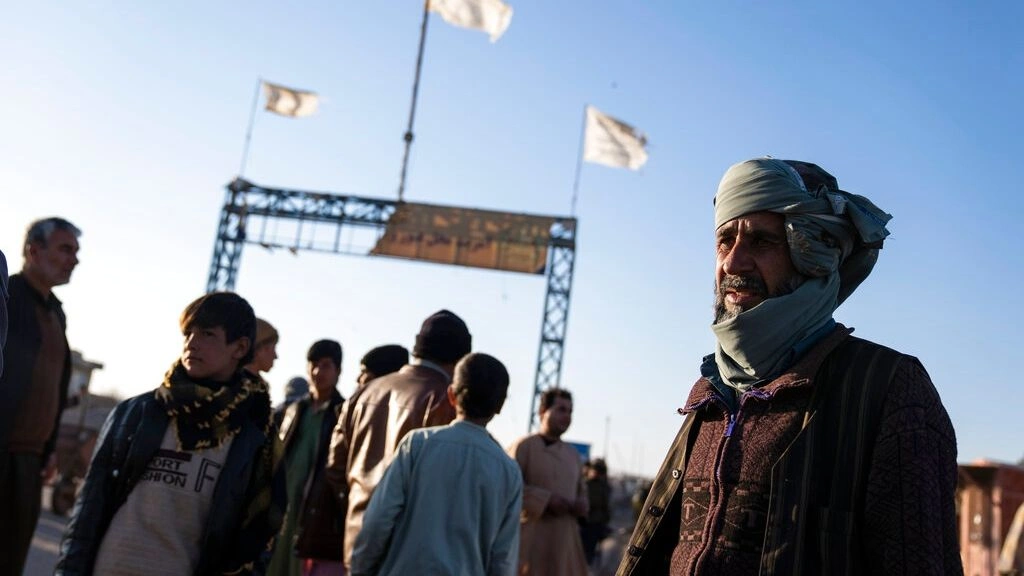 Kabulit Afganistan: Afganistan/ Rikthehet aksesi i internetit, qytetarët dalin festojnë…