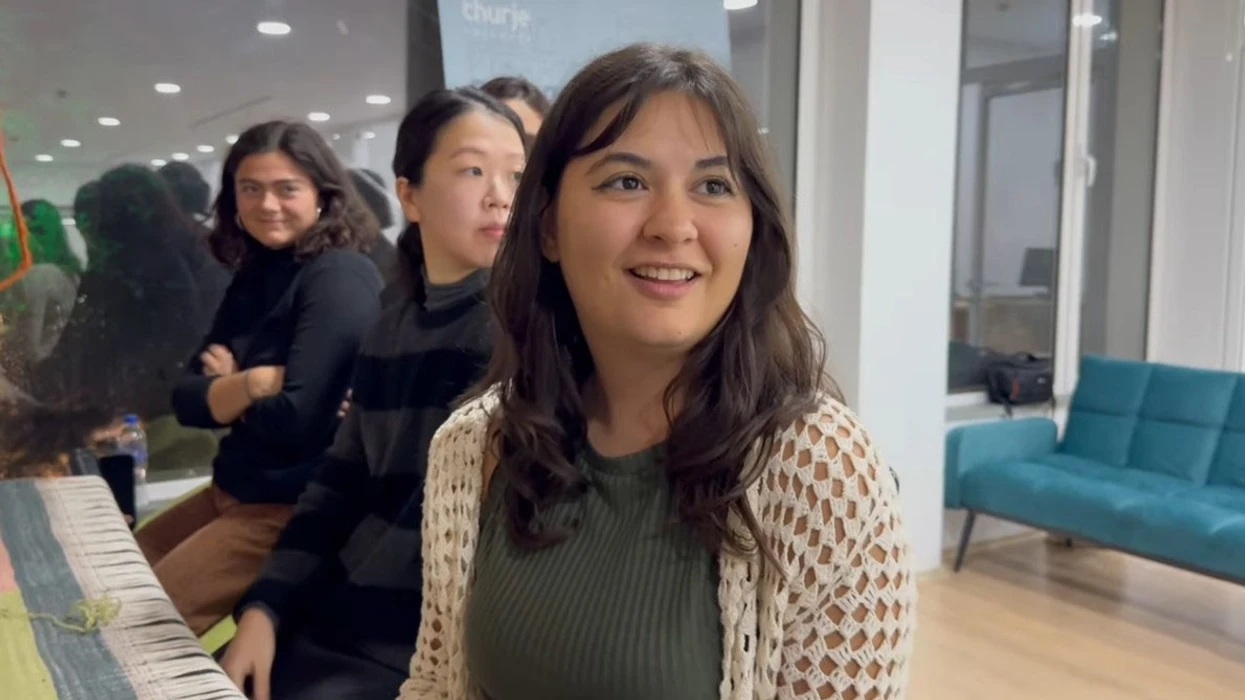 Korçë Korça: Vajza nga Turqia, Tajvani dhe Anglia mësojnë thurjen e qilimave në Korçë