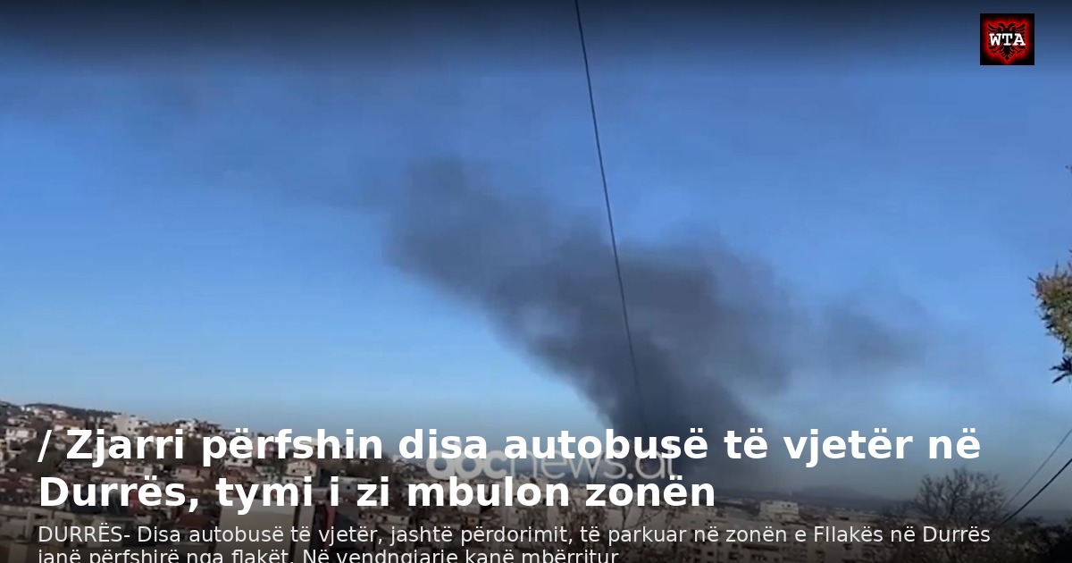 / Zjarri përfshin disa autobusë të vjetër në Durrës, tymi i zi mbulon zonën