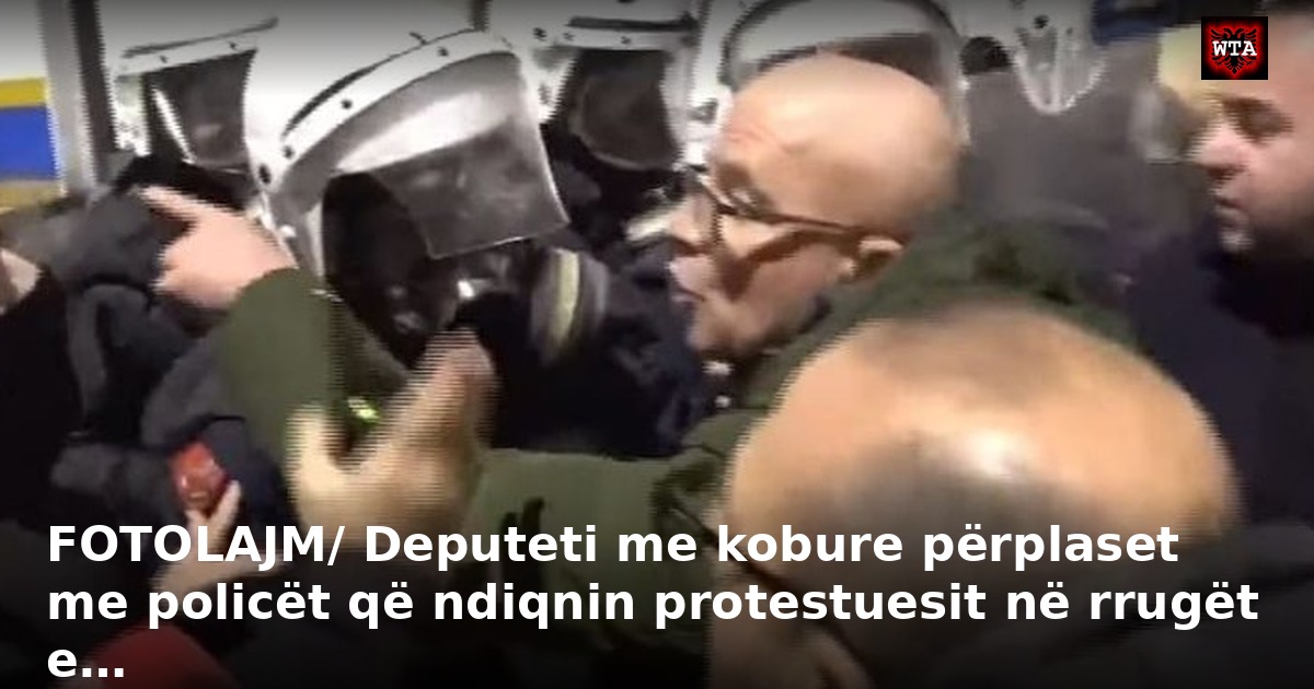 FOTOLAJM/ Deputeti me kobure përplaset me policët që ndiqnin protestuesit në rrugët e…