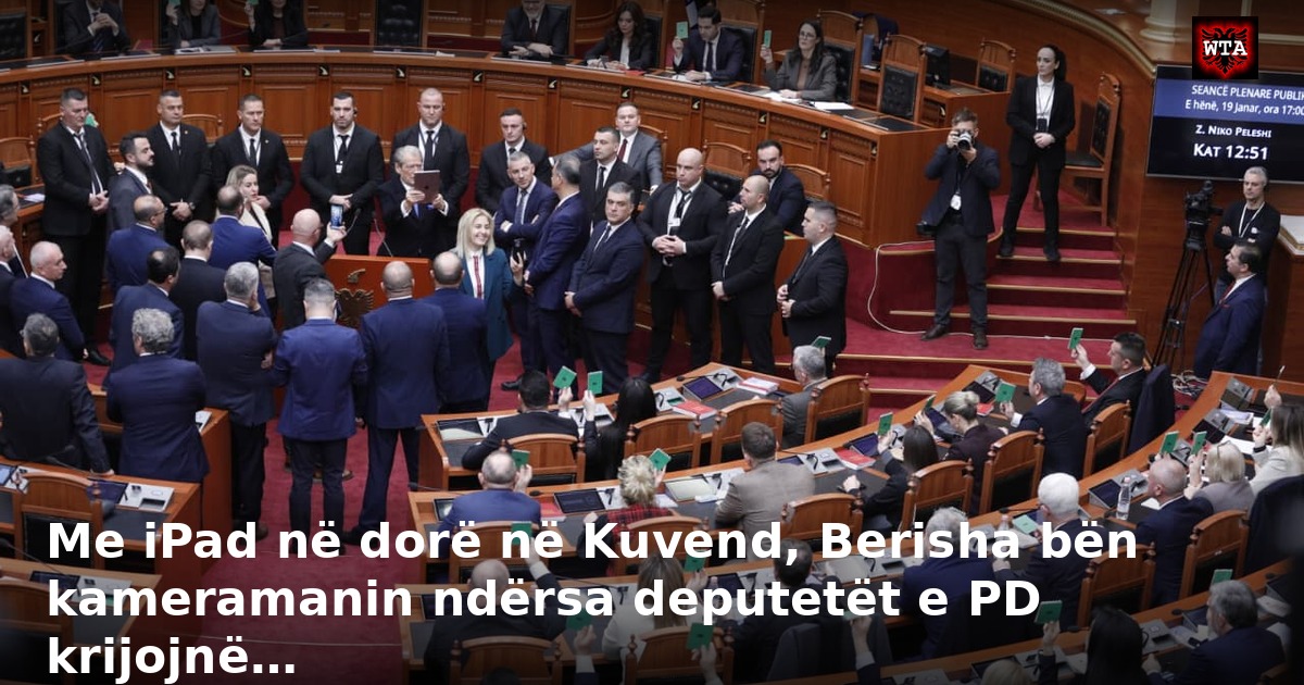 Me iPad në dorë në Kuvend, Berisha bën kameramanin ndërsa deputetët e PD krijojnë…