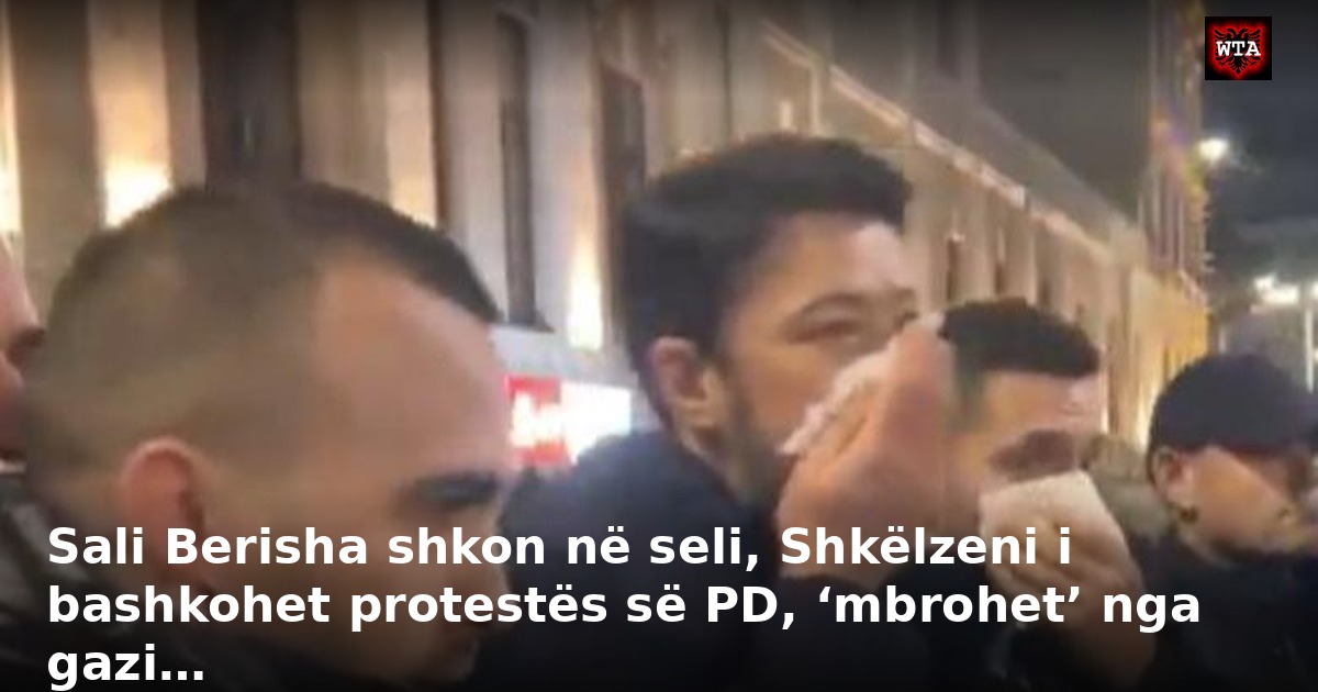 Sali Berisha shkon në seli, Shkëlzeni i bashkohet protestës së PD, ‘mbrohet’ nga gazi…