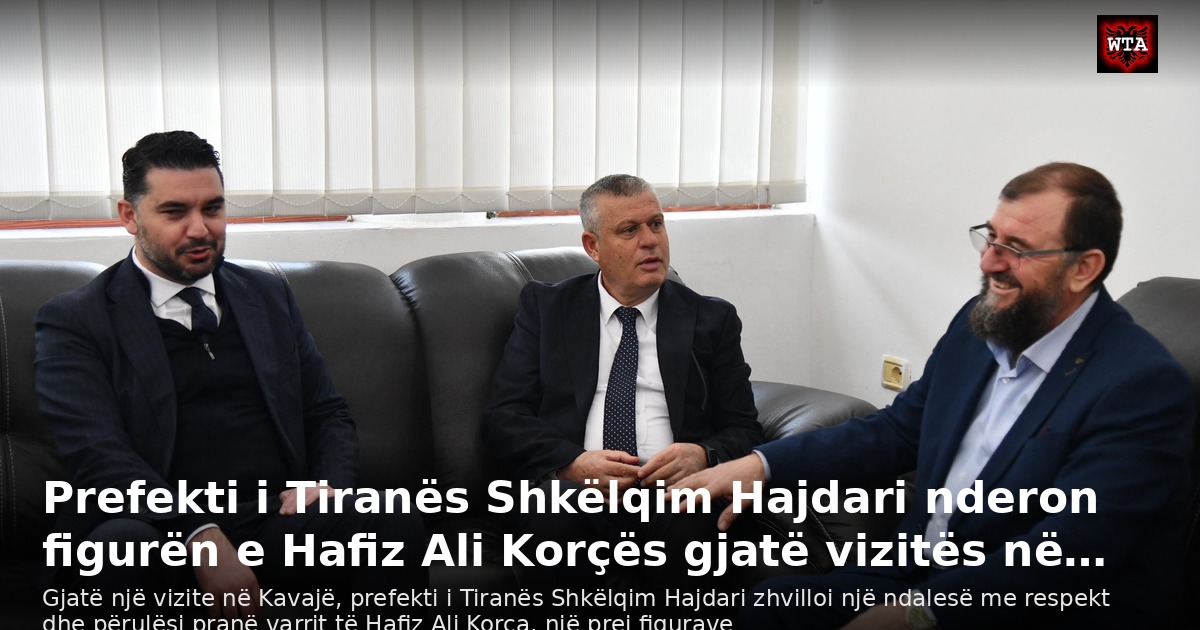 Prefekti i Tiranës Shkëlqim Hajdari nderon figurën e Hafiz Ali Korçës gjatë vizitës në…