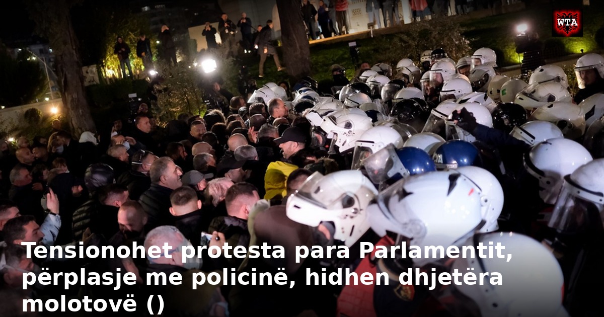 Tensionohet protesta para Parlamentit, përplasje me policinë, hidhen dhjetëra molotovë ()