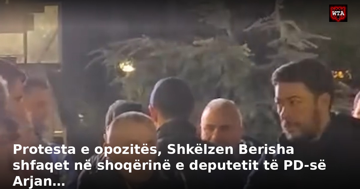 Protesta e opozitës, Shkëlzen Berisha shfaqet në shoqërinë e deputetit të PD-së Arjan…