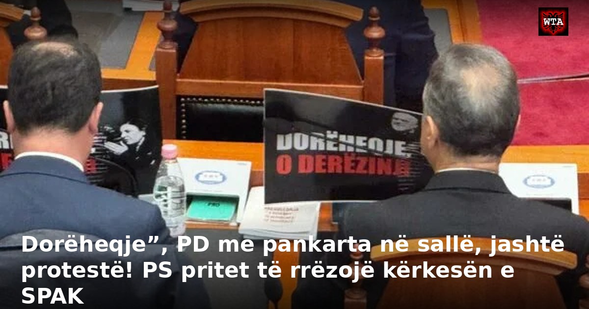 Dorëheqje”, PD me pankarta në sallë, jashtë protestë! PS pritet të rrëzojë kërkesën e SPAK